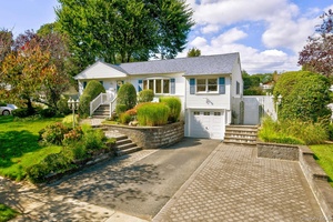 Welcome to 17 Hill Road Lenox Hills Farmingdale.