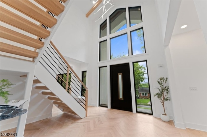 2 story Foyer