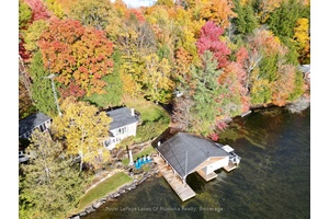 Lakeside Luxury on Lake Rosseau 2 Bedroom Cottage with Boathouse.