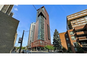 Luxurious 2 Beds amp ; 2 Baths South West Corner Suite, High Ceiling 825Sq.