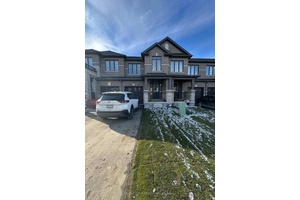 WELCOME TO THIS UPGRADED 3 BEDROOM 3 WASHROOM FREEHOLD TOWNHOME AT GREAT LOCATION.
