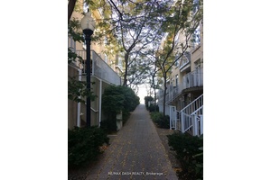 Trendy Waterfront Townhome W Rooftop Terrace Ideal For Bbq amp ; View Of The Lake amp ; Cn Tower.