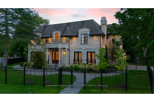 Bayview Glen Manor In the heart of Markhams most prestigious enclave stands Bayview Glen Manor, a custom built estate of timeless elegance and grandeur.