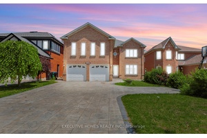 Fantastic opportunity to own a beautifully maintained 5 bedroom detached home in the highly sought after Central Erin Mills community !