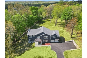 Available for quick move in.