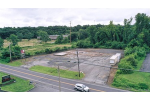 CLEAN COMMERCIAL LOT OM ZONING OFFICE amp ; MANUFACTURING !