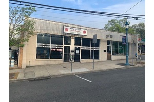 Prime Mixed Use Investment Opportunity in the Heart of Pearl River, NY.