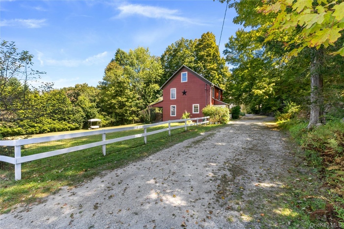 Welcome to 168 Gleneida Ridge Rd Carmel