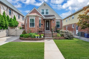 Welcome home to this charming Cape style single family home, beautifully updated over the past few years !