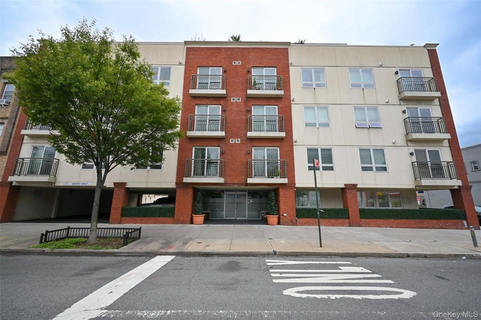 View of apartment building / complex