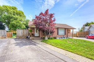 4 LEVELS, COURT LOCATION IN WATERLOO Dont Miss This One !
