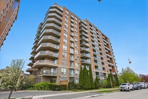 Welcome to 709 1140 Parkwest Place, a rare offering of a unique 2 bedroom condo with stunning unobstructed park, lake and skyline views in desirable Lakeview !