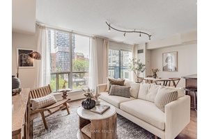 Live in the heart of downtown Toronto in this bright and spacious 1 bedroom, 1 bathroom condo with 560 square feet of open concept living.