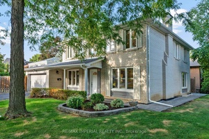 Prestigious York Mills amp ; Yonge Location !