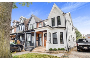 Gorgeous Total Reno from top to bottom !