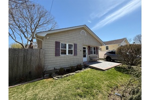 Charming ranch home offering 4 spacious bedrooms, a full bathroom, a bright kitchen, and a cozy dining room.