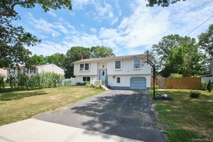 Beautiful HiRanch in excellent condition on a park like property !