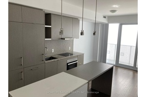 Excellent location 1 Bdrm Unit with Lake view1 Gourmet Kitchen with Quartz counter.