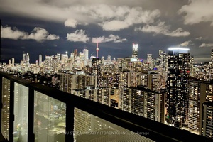 Luxury Sunfilled One Bedroom Den 2 Washroom Condo At Bloor Parliament.