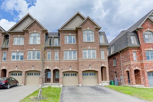 Beautiful Bright amp ; Spacious 3 Bedroom Townhouse With 4 Baths !