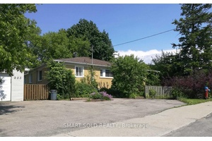 Located High Demand Neighborhood Lower Level Unit 1 Bedroom 1 Washroom In Semi Bungalow Kitchen amp ; Living Area, One parking space on the driveway Walk To Park Schools.
