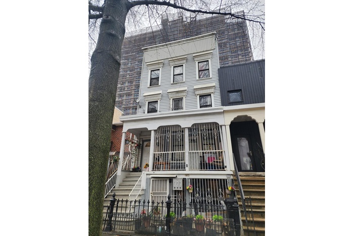 Townhome / multi-family property featuring a fenced front yard