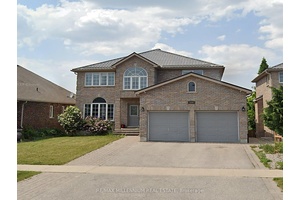 Beautifully Renovated and Bright 2 bedroom, 2 bathroom basement unit in one of Barries top neighbourhoods !