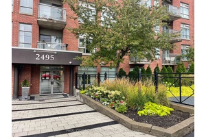 Welcome to The Glen Lake, a highly sought after 7 storey boutique residence at 2495 Dundas St W suite 409, where units rarely come to market.