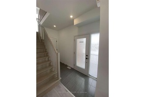 Gorgeous 2 Storey Corner Townhouse in a highly desirable area of Barrie.