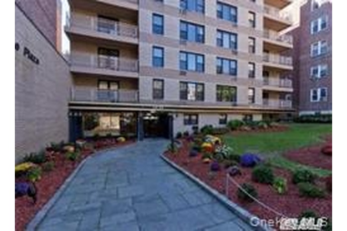 View of apartment building / complex