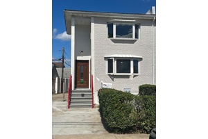 Beautiful 2 Family home located in the heart of Bellerose.