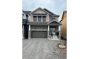 Welcome to Dain City, steps to the canal and trails where this bright, modern two storey offers easy living in a growing community.