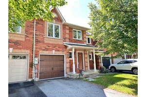 Discover this gorgeous townhouse for rent in the highly sought after Humberland neighborhood !
