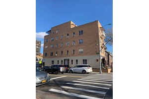 Beautifu condo located on corner property at 9th ave and 50th st at sunset park, unit located on the 4th floor with balcony access.