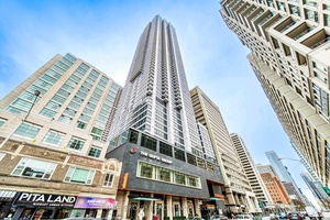 Opportunity To High Level Living At Rosedale On Bloor St !