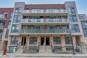 Greenwich Village ! Pristine, Upper Unit Townhome, Bright, Spacious, 2 Bedrooms, 2 Bathrooms.