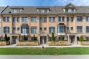 Welcome to 1987 Sq Ft of Bright, Upgraded Living in Prime Oakville Location !