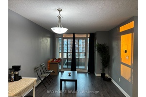 Step into Unit 2003 at Universal Condominiums a bright and spacious 2 bedroom suite offering over 800 sq.