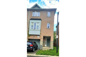 4 Bedrooms luxury End Unit Townhome On Yonge Street In The Heart Of Richmond Hill, Many Transit Options Available, Situated Just Steps Away From Top Rated Schools, Minutes to Costco, ...