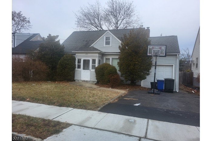 1270 Carlton Ter