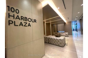 Luxurious 1 Bedroom Harbour Plaza Residence with Direct Access to the Underground Path, 10 Minutes Walk To Union Station.