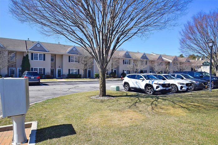 View of yard with a residential view