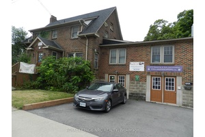 COMMERCIAL UNIT LOCATED IN A HIGH TRAFFIC AREA OF NIAGARA FALLS.