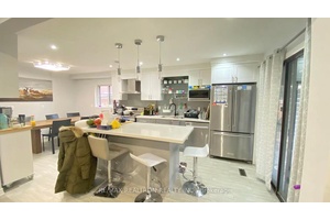 Detached 3Br Home In High Demand Huntingwood Area.