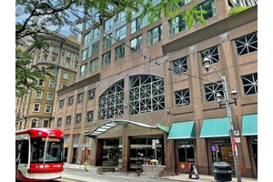 Executive Suite At Metropole Yonge King !