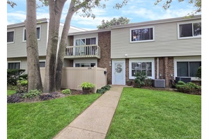 Beautifully updated, immaculately maintained 2 bedroom condo in Woodgate Village.
