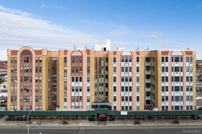 View of apartment building / complex