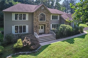 BS D With a little TLS, you will have a HUGE SPACIOUS HOME YOU CAN DREAM ABOUT WOW over 4300 sq ft.