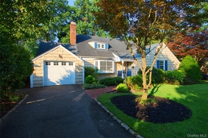 Located on Floral Park s picturesque Oak Street, this beautiful 2100sqft.