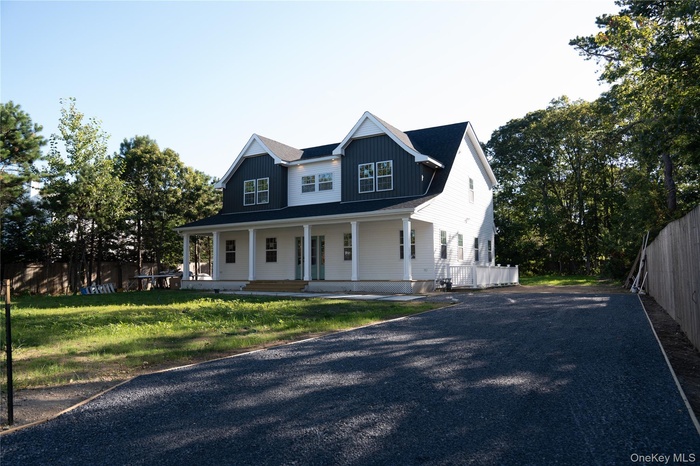 View of front of house with covered porch and driveway